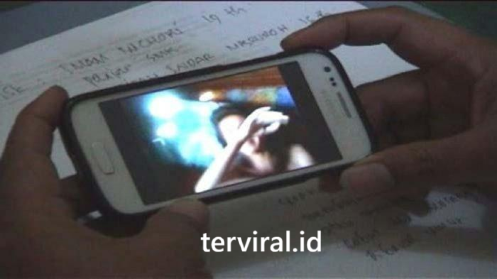 Viral Istri Cek HP Suami Ada Video Mesum dengan Mantan