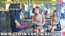 Heboh! Video Prank Terong Jumbo Bikin Cewek Jadi Salah Tingkah