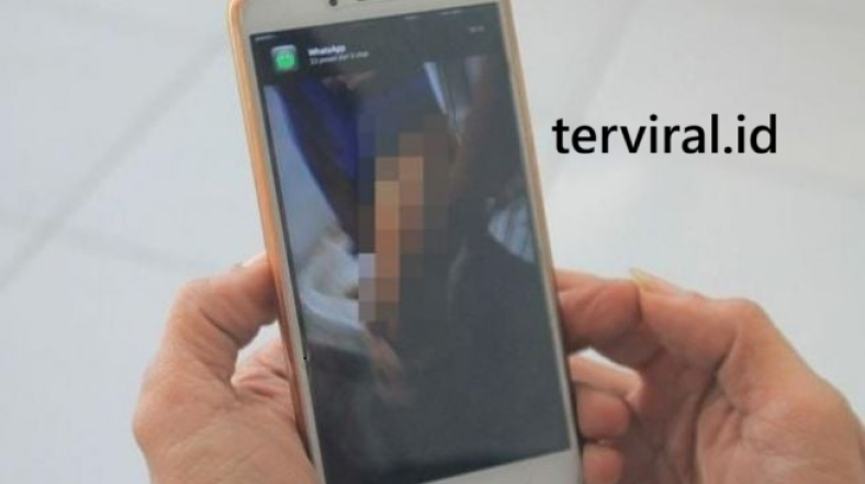 Video Syur Kades Munjul dan Cewek Cantik Durasi 1 Menit 48 Detik Viral di Media Sosial