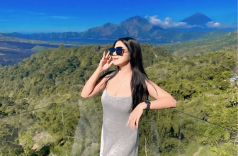 Aprilia Ayu: Dari Lagu DJ ‘Rungkad’ hingga Menjadi Fenomena Musik Viral