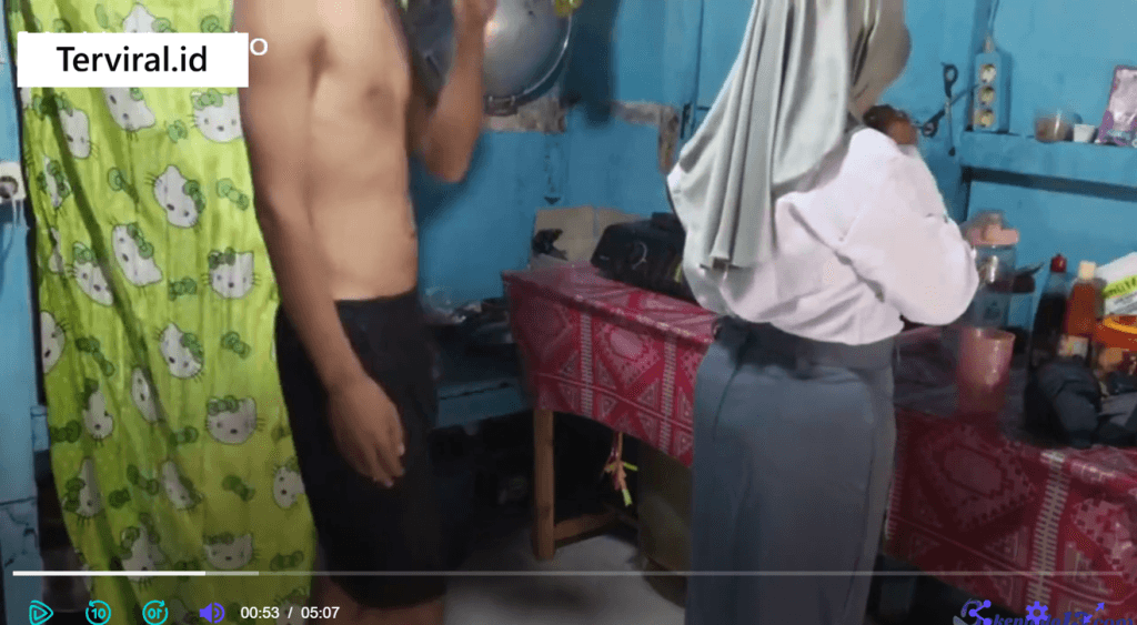 Viral! Video Si Kakak Ganggu Adek Lagi Masak Sebelum Ke Sekolah Bikin Netizen Gemas