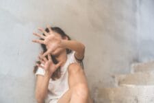 Viral! Video Aksi Mesum Sepasang Remaja di Tangga