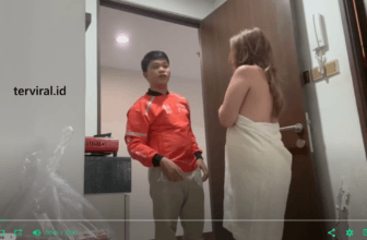 Viral Video Momi Itha Prank Kurir Food, Bonus Tip di Dalam