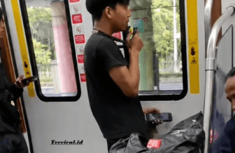 Viral Penumpang Ngevape di Dalam KRL, KAI Commuter Beri Sanksi Tegas