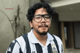 Biografi Ferry Irwandi: Dari Pegawai Negeri ke YouTuber Kritis