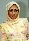 Biography Iin Parlina