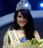 Biography Vania Larissa