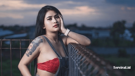 Video Panas Uci Farantika dan Biodata