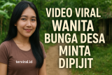 Video Viral Wanita Bunga Desa Minta Dipijit