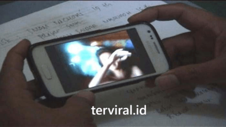 Viral Istri Cek HP Suami Ada Video Mesum dengan Mantan