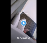 Viral! Video Pegawai Bank Berjilbab dengan Temannya