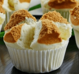 Mantan Karyawan Bank Jualan Kue Bolu Juga