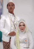 Viral! Pria 22 Tahun Nikahi Janda 50 Tahun di Nikah Massal, Kisah Cinta Beda Usia 28 Tahun Banjir Dukungan Netizen